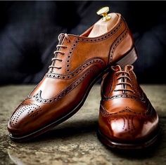 Gentleman Shoes, Simple Shoes, Leather Brogues, Brogue Shoes, Brown Shoes, Classic Shoes, Gentleman Style, Mens Fashion Trends, Formal Shoes