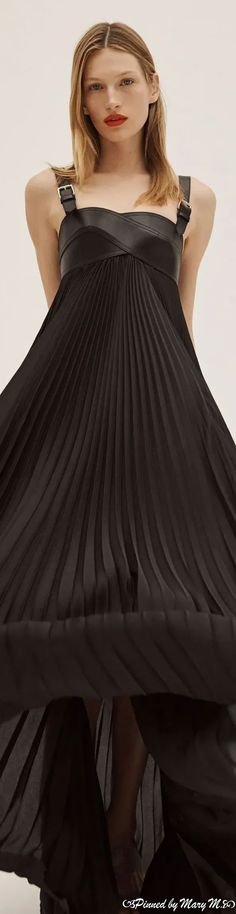 Black Gowns, Elegance Fashion, Black Elegance, Coctail Dresses, Black Pearls, Dresses 2022, Black Gown, 2022 Fashion, American Fashion