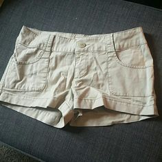 Khaki Shorts. Brand New Never Worn. Will Offer Discount If Bundled. Tan Beach Shorts, Khaki Shorts Outfit Aesthetic, Khaki Shorts Outfit, Extra Clothes, Florida Outfits, School Shorts, Tan Shorts, Nick Wilde, Judy Hopps