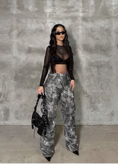 Dreamville Outfit Ideas, Hip Hop Chic Outfits, Bay Area Concert Outfits, Streetwear Fashion Women Classy, Concert Outfit Ideas Megan Thee Stallion, Concert Birthday Outfit, Designer Concert Outfits, Drake Concert Outfits Ideas, Old School Reggaeton Outfits