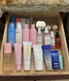 7 Bathroom Storage Products Everyone Needs — RíOrganize Bathroom Skincare Organization Aesthetic, Bathroom Storage Modern, Bathroom Skincare Organization, Feminine Product Storage, Beauty Products Organization, Closed Comedones, Products Organization, Lotion Organization, Bathroom Cart