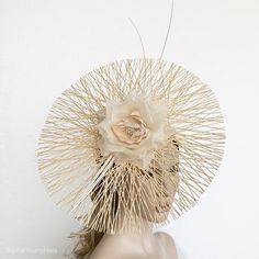 Stunning Ivory natural fibers and flower Kentucky derby hat for woman.This cream  fascinate disc hat is embellished with two feathers and a flower.It is a perfect hat for weddings, Royal Ascot horse races, cocktails, derby...It is mounted on a headband.If you want, you can choose the side of the head were you like to wear the fascinator, just convo me.Any color of the fascinator can be changed to order. **  PROCESSING TIME: 5 -7 business days.**  DELIVERY TIME (DHL EXPRESS  WITH TRACKING NUMBER) Ascot Horse Racing, Race Day Hats, Two Feathers, Ivory Fascinator, White Fascinator, Red Fascinator, Tea Hats, Kentucky Derby Fascinator, Horse Races