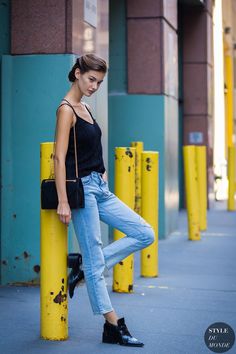 New York Fashion Week SS 2016 Street Style: Ophelie Guillermand Sidewalk Photoshoot, Chique Outfit, Looks Jeans, Street Style 2016, Nikon D7000, Street Fashion Photography, Poses For Photos, Street Style Chic, Models Off Duty