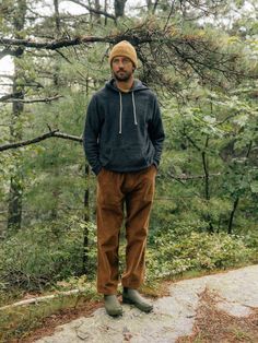 Men Hike Outfit, Outdoor Mens Style, Granola Boy Aesthetic Outfits, Outdoorsy Men Style, Outdoorsy Style Men, Camping Outfits Men