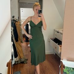 Never Worn Has Just Been Sitting In My Closet. Simple Retro, Dresses Simple, Green Midi Dress, Retro Dress, My Closet, Colorful Dresses, Midi Dress, Womens Dresses, Green