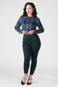 Luisa High Waist Panti is now available in Hunter Green! We love the powerful silhouette and the structured fit of the Luisa Pant! These stylish, comfy capris are everything! The stretch fabric hugs every curve, and with the two-inch-wide belt loops, you can add that extra dramatic 50's shape we love. These fiery pants match our Ava top perfectly but are Luisa pants are definitely stand alone staples. Just a little historical fashion history for you, these vintage-inspired pants (our Luisa Capri Plus Size Vintage Fashion, The 50s Fashion, 1950’s Style, Lesbian Fashion, Vintage Trousers, Plus Size Vintage, 1950s Fashion, Green Skirt, Historical Fashion