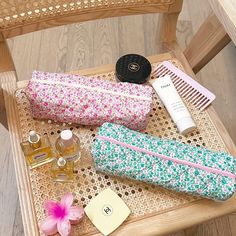 Green Pink Floral Quilted Pencil Case Machine Washable Makeup Bag Cotton School Bag AYJAY Exclusive Ayjaythelabel - Etsy Pink Pencil, Cute Makeup Bags, Cute Pencil Case, Cute Pencil, Ra Ideas, Cute Sewing Projects, Kindle Sleeve, Flat Pouch, Pink Interior