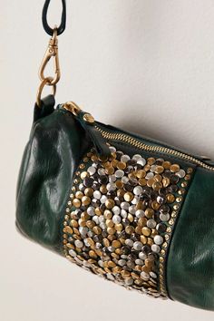 Campomaggi Bags, Green Bottle, Green Bag, Free Bag, Zip Top, True Vintage, Boho Outfits, Design Features