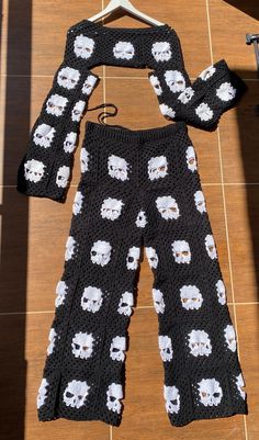 ️Crochet Skull Pants & Tops for Adults, Men, Women, Handmade Crochet Skull Pant and Top, Halloween Gift, Handmade, Crocheted Granny Square Pants, Hand knitted Dark Academia Pant, Clothes ☠️ These skull tops & pants are comfy and stylish to wear any time you want 💀 ⚫PLEASE, CHECK THE SIZE GUIDE AT PHOTOS TO BE SURE ABOUT YOUR SIZE ⚪IF YOU NEED HELP, YOU CAN REACH OUT ME VIA ETSY MESSAGING ANYTIME ⚫Additionally, you can share your personal measurements to get better fit ⚪Pant has belt to arrange Skull Pants, Crochet Skull, Crochet Pants, Crochet Design Pattern, Crochet Clothing And Accessories, Crochet Granny Square, Fun Crochet Projects, Halloween Crochet, Diy Crochet Projects