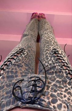 lace up cheetah print pants going out outfit Zebra Print Outfits, Clothing Wardrobe, 00s Fashion, Outfits 90s, Luxe Style, Teenage Fashion Outfits, Cute Fits, Lookbook Outfits, Fashion Killa