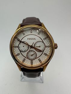 This **vintage Fossil BQ1567 ladies' chronograph watch** in elegant **rose gold** is a fashionable and thoughtful gift for her--perfect for women or moms who appreciate timeless design. The watch features a chic **brown leather strap a sleek chronograph design, and a **new battery ensuring it runs great. Please note, the left date chronograph hand is missing, but aside from that, the watch is in excellent working condition. This stylish designer piece adds a touch of sophistication to any outfit Thoughtful Gifts For Her, Brown Leather Strap, Leather Gifts, Women Wrist Watch, Chronograph Watch, Mom Style, Chronograph, Fossil, Womens Watches