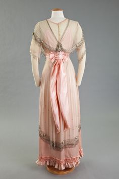 Classical Inspired Beaded Chiffon Evening Dress, ca. 1909-1 Victorian Dresses, Antique Dresses, Old Dresses, Chiffon Evening Dresses