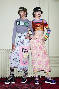 90s Rave Fashion, Fashion Guys, Resort 2017 Fashion, Two Models, 90s Fashion Women, Mode Shoes, Italian Fashion Brands, Rave Fashion, Italian Outfits