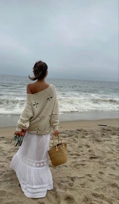 Elegant Low Back Prom Dress, August Fashion 2024, Sweden Outfit Summer, White Flowy Outfit, Costal Cowgirl Aesthetic Outfits, Costal Cowgirl Aesthetic, Cold Beach Outfit, Fall Beach Outfits, Summer Travel Aesthetic