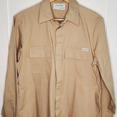 Nwt Calvin Klein Men's S White Pepper Utility Stretch Long Sleeve Snap Shirt W/ 4 Pockets - 2 Front & 2 Side Pockets Happy To Answer Your Questions! And Thank You For Taking The Time To Have A Look! Some Photos Will Appear A Different Color On Different Devices. If You Have Questions Regarding The True Colors Of The Item, Please Ask, I'm Happy To Help Answer Any Questions That You May Have! Approx. Measurements Chest: Pit To Pit: 22" Length: 31" Sleeve: 20 1/2" If You Have Any Additional Questio Black Dress Shirt Men, Ck Calvin Klein, Calvin Klein Shorts, Vintage Calvin Klein, Button Down Shirt Mens, White Pepper, Mens Button Up, Simple Shirts, Denim Button Down