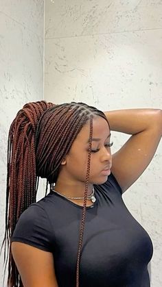 X Small Box Braids, Back To College Hairstyles Black, Box Braids Burgundy And Black, Small Box Braids With Color, Knotless Braid Color Combo Ideas, Burgundy And Black Braids, Burgundy Braids On Dark Skin, Braids Inspo Black Women, Color Braids On Dark Skin Women