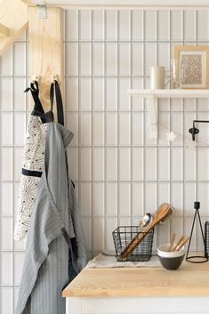 the kitchen counter is clean and ready to be used as a utensil holder