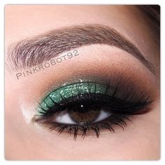 Metallic Emerald foil eyeshadow by @stilacosmetics on the lid Bengal and Chocolate eyeshadows from Tamanna Palette by @anastasiabeverlyhills in the crease Pearl eyeshadow by @motivescosmetics Exotic Makeup, Foil Eyeshadow, Green Smokey Eye, Eye Makeup Styles, Pretty Makeup Looks, Green Eyeshadow, Perfect Eyebrows, Pretty Eyes, Girls Makeup