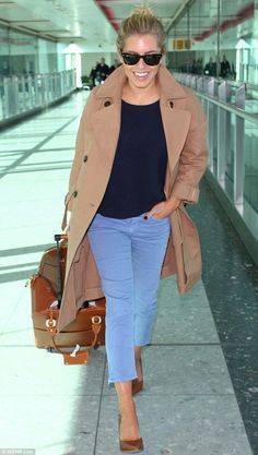 Turning the airport into her runway: Mollie King looked chic as she led the way for her Saturdays bandmates when the group arrived back into the UK on Wednesday morning Travel Outfit Summer Airport Casual, Airport Chic, The Saturdays, Mollie King, Korean Fashion Online, King Fashion, Travel Outfit Summer, Wednesday Morning, Airport Fashion