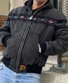 Is thin for autumn or spring But it is very cool to love it!! Aztec Carhartt Jacket, Old Vintage Clothes, Country Boy Style, Native American Inspired Fashion, Mountain Man Style, Vintage Carhartt Jacket, Aztec Jacket, Satin Shirts, Western Wear Outfits