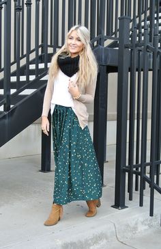 Booties With Skirt, Winter Maxi Skirt Outfit, Maxi Skirt Winter, Winter Maxi, Green Maxi Skirt, How To Wear Ankle Boots, Below The Knee Dresses, Long Skirt Outfits