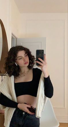 Curly Hair Outfits Summer, Curly Hair Outfits Casual, Inspiration Moodboard, Post Insta, Cool Makeup Looks, Outfit Inspo Summer, Inspiration Aesthetic, Curly Hair Routine