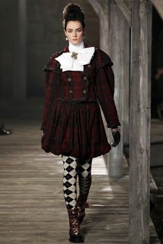 Trendy Winter Fashion, Chanel Couture, Pre Fall Collection, Look Vintage, Kilt, Pre Fall, Costume Design, Fashion Magazine, Editorial Fashion