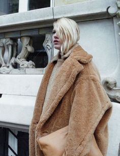 Source: hihihihihihihiihihihihihi Bear Fur Coat, Big Coat, Style Inspiration Fall, Looks Style, Look Fashion, Women's Style, Autumn Winter Fashion