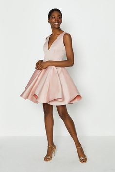 Made for twirling... This satin dress has an ultra-flared skirt (see, told you!), alongside a V-neck front, V-back and panelled bodice. Cloe Bratz, Satin Short Dress, Fairy Ideas, Coast Fashion, Short Satin Dress, Gorgeous Bridesmaid Dresses, Short Satin, Pink Dress Short, Dresses V Neck