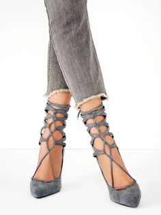 Currently crushing on these grey suede lace-up heels. They look great here with jeans, but are... Mode Shoes, Suede Lace, Looks Chic, Lace Up Heels