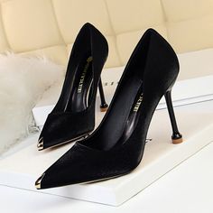 Highheels Shoes, Female Office, Basic Heels, Super High Heels, Point Shoes, Pointed Toe Heels, Shoe Show, Pink Shoes, Red Shoes