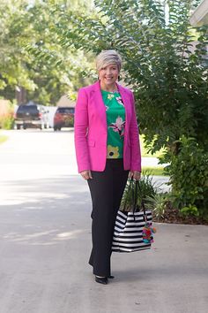 hot pink blazer outfit Blazer With Green Pants, What Colors Go With Green, Flair Jeans Outfit, How To Be Fashionable