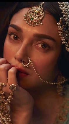 Heeramandi Inspired Photoshoot, Nose Ring Photoshoot, Desi Nose Ring, Nose Pin Aesthetic, Nose Piercing Indian, Ring Photoshoot, Nose Ring Indian, Aesthetic Indian, Bridal Jewellery Inspiration