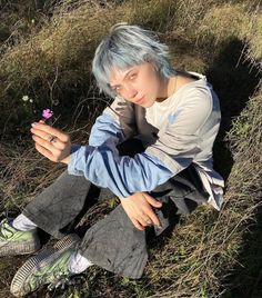 Short Jellyfish Hair 360, Tomboyish Sidetails Hairstyles, Jellyfish Haircut Short With Bangs, Short In The Back Tomboy Sidetails, Hair Inspo Jellyfish, Harajuku Hair, Short Dyed Hair, Hair Product Organization