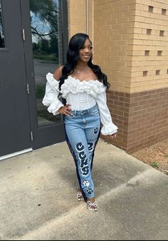 Graduation Outfit Ideas Jeans, College Signing Day Outfits, Graduation Outfit Ideas With Pants, Decorated Senior Jeans, Senior Breakfast Outfit Black Women, High School Senior Breakfast Outfit, Seniors First Day Of School, Custom Dickie Outfits Senior, Senior Head Outfit Ideas