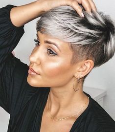 Korean Mullet, Hair Mullet, Popular Short Hairstyles, Blonde Pixie Haircut, Bob Hairstyles For Fine Hair, Hairstyle Women, Penteado Cabelo Curto, Short Pixie Haircuts, Trending Hairstyles