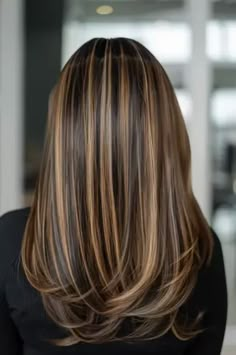 40+ Gorgeous Blonde Highlights Ideas To Try This Year - Flo's Blog Highlight Techniques, Golden Highlights Brown Hair, Blonde Highlights Ideas, Chunky Blonde Highlights, Natural Blonde Highlights, Brown Hair With Highlights And Lowlights, Subtle Blonde Highlights, Blonde Highlights On Dark Hair, Highlights Ideas