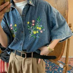 Denim Shirt Outfits, Boogzel Apparel, Embroidery Denim, Mode Hippie, Diy Vetement, Mode Casual, Trailer Park, Mode Vintage