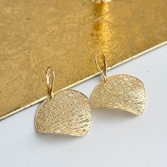 14KT yellow gold matte-finish, textured, round, cobweb/ filigree design circle disc lever back earrings. Nice, size discs that are concave. Measures: 45mm x 28mm Weighs 4.40 grams Stamped 14k Lever back closure Elegant Metal Round Disc Earrings, Elegant Textured Brass Jewelry, Textured Drop Earrings For Gifts, Textured Round Earrings For Gifts, Elegant Textured Round Jewelry, Elegant Tarnish-resistant Round Disc Earrings, Elegant Gold Round Disc Earrings, Design Circle, Filigree Design