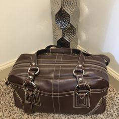 Super Pretty Euc Chocolate Brown Coach Bag This Bag Is Beautiful Brown Coach Bag, Coach Leather Bag, Brown Coach, Coach Bag, Coach Leather, Vintage Coach, Hand Bags, Chocolate Brown, Coach Bags