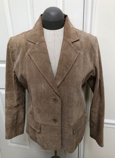 Great classic, Chadwick’s Tan Leather Suede 2 Button Blazer Jacket Lined Sz 10 P. Condition is "Pre-owned".Excellent Condition. No stains rips or tears. Shipped with USPS Priority Mail, from Virus, smoke and pet free home. Workwear Blazer With Buttons, Vintage Blazer With Lapel Collar For Business Casual, Business Casual Vintage Blazer With Lapel Collar, Formal Sport Coat With Snap Buttons And Lapel Collar, Formal Sport Coat With Lapel Collar And Snap Buttons, Formal Sport Coat With Snap Buttons, Formal Notch Lapel Blazer With Snap Buttons, Vintage Blazer With Double Button Closure For Office, Vintage Double Button Blazer For Office