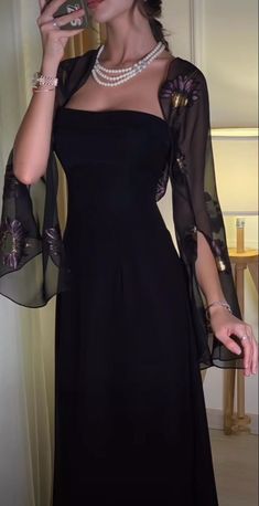 #black #blackandwhite #party #partywear #dress #clothing Classy Prom, Black Formal Dress, Prom Dresses Black, Gaun Fashion, Chique Outfits, Elegant Dresses Classy, Black Dress Formal, Prom Dress Inspiration, Black Formal