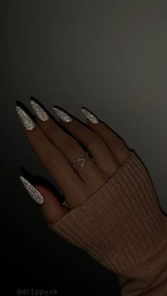 Christmas Nails ❄️ Acrylic Nails Xmas, Silver Sparkly Nails, Pink Nails Winter, At Home Nail Ideas, Nail Ideas Pink, Nails January, Winter Nails Christmas, Old Money Nails, January Nail Designs