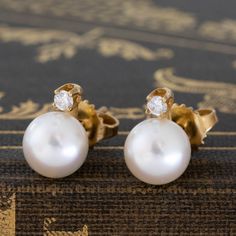 These sweet diamond and pearl stud earrings are such a sweet and classic duo, a perfect daily earring, or even a bridal moment! Pearl studs are having a moment right now, and we love that these incorporate a little diamond sparkle at the posts. They're also from T&Co - an added bonus if you ask us! 18kt yellow gold Diamonds are estimated to be G/H colors & VVS clarities. GIA standards Please see qualitative report for more information. Timeless Diamond Pearl Earrings, Elegant Earrings With Timeless Design As Gift, Elegant Gift Earrings With Timeless Design, Elegant Timeless Design Earrings As Gift, Timeless Round Pearl Earrings With Brilliant Cut, Timeless Brilliant Cut Round Pearl Earrings, Timeless Round Brilliant Cut Pearl Earrings, Elegant Timeless Earrings For Anniversary, Timeless Diamond Earrings For Wedding