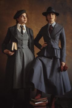 Step into the enchanting world of dark academia with these 25 outfit ideas that perfectly capture the essence of autumn and winter. From tailored blazers paired with turtlenecks to cozy cardigans layered over vintage-inspired dresses, these looks will have you feeling like you just stepped out of a classic novel. Get ready to channel your inner bookish charm and embrace the timeless allure of dark academia this season! Dark Academia Outfit Winter, Dark Academia Dress, Autumn Family Photography