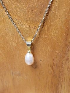 Ivory Fresh Water Pearl Drop Pendant with 18K Gold Plated Bail & 18" Chain | eBay Classic Cream Necklace With Pearl Chain, Formal White Oval Pendant Necklace, White Pendant Charm Necklace For Formal Occasions, White Pendant Chain Necklace For Formal Occasions, Formal White Pendant Charm Necklace, Cream Pearl Pendant Necklace As Gift, Cream Pearl Pendant Necklace For Gift, Cream Necklaces With Pearl Pendant For Gift, White Necklaces With Gold Chain For Formal Occasions