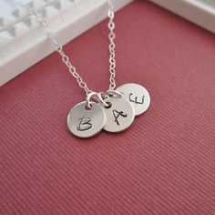 Monogram necklace Custom Initial Necklace, Necklace Initial, Personalized Letters, Monogram Necklace, Custom Initials, Personalized Initials, Letter Necklace, Initial Charm, Name Necklace