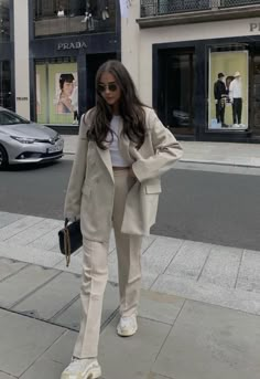 Blazer New Balance, New Balance Fashion, Ootd Blazer, Balance Fashion, Korean Summer, Inspo Outfit, Blazer Outfits, Winter Fashion Outfits, Minimal Fashion