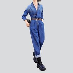 Make a bold style statement with our V-neck. baggy. 90s-style denim overalls from the 2023 Spring-Summer Collection! Featuring a medium wash and classic buttoned closure. these are the perfect way to channel the grunge-chic look of the '90s.Key Highlights: Grunge-Chic Vibe: Capture the essence of the iconic '90s grunge-chic movement with these classic overalls. Baggy & Buttoned: Comfortably baggy and secured with a classic buttoned closure. these overalls promise you undeniable ease and style. M Blue Button-up Overalls For Spring, Casual Blue Overalls With Buttons, Denim Blue Buttoned Overalls For Spring, Denim Blue Overalls With Buttons For Spring, Spring Denim Blue Overalls With Buttons, Spring Medium Wash Overalls With Button Closure, Spring Button-up Denim Jumpsuit, Trendy Spring Denim Jumpsuit With Buttons, Denim Straight Leg Jumpsuit With Button Closure