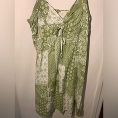 Took Tags Off To Wash But Never Worn, The Front Has An Adjustability Scrunch Green And White Dress, Dress Slim, Heart Dress, Green And White, White Dress, Womens Dresses, Tags, Green, Women Shopping